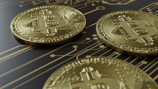 比特币（BTC）价格在周一跌破下降楔形形态，下跌 4.6%，周二小幅反弹，徘徊在 61,000 美元附近。Mt.Gox在7月份宣布向债权人偿还比特币和比特币现金的同时，比特币现货ETF流出1.745亿美元，连续七天持续流出。 每日摘要市场动态：比特币现货ETF创下七天连续流出记录 来自Coinglass的数据显示，比特币现货ETF周一录得1.745亿美元流出，这标志着从6月13日至6月24日，比特币现货ETF连续七日流出，流出总额达11.3亿美元。ETF资金流出的增加通常表明投资者情绪或策略的转变，可能预示着市场的看跌情绪或获利回吐。11只比特币现货ETF持有524.7亿美元的比特币储备。 比特币现货 ETF 图表 2014年被利用的已倒闭加密货币交易所平台Mt.Gox于7月宣布了向债权人偿还比特币和比特币现金的计划。该交易所的用户此前遭受了总额近 90 亿美元的加密货币损失。这一宣布可能引发了 FUD（恐惧、不确定性、怀疑），导致比特币价格在周一下跌 4.6%。 Mt.Gox将从2024年7月开始分配比特币和比特币现金还款：通知 pic.twitter.com/8PXJiiLFQF - 树新闻